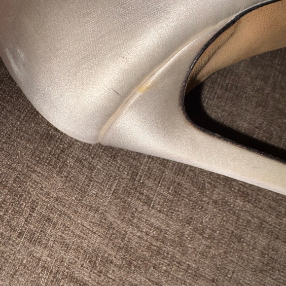 Jimmy Choo Ivory Satin Feather Crystal Heels – Rare & Sold Out | Size 37.5 - Picture 10 of 16